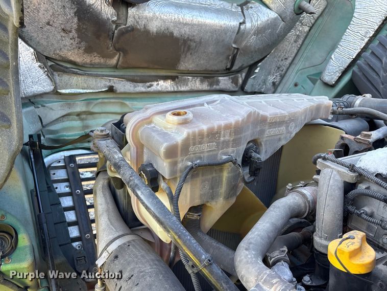 image for item YA2333 2017 Freightliner Cascadia 125 semi truck