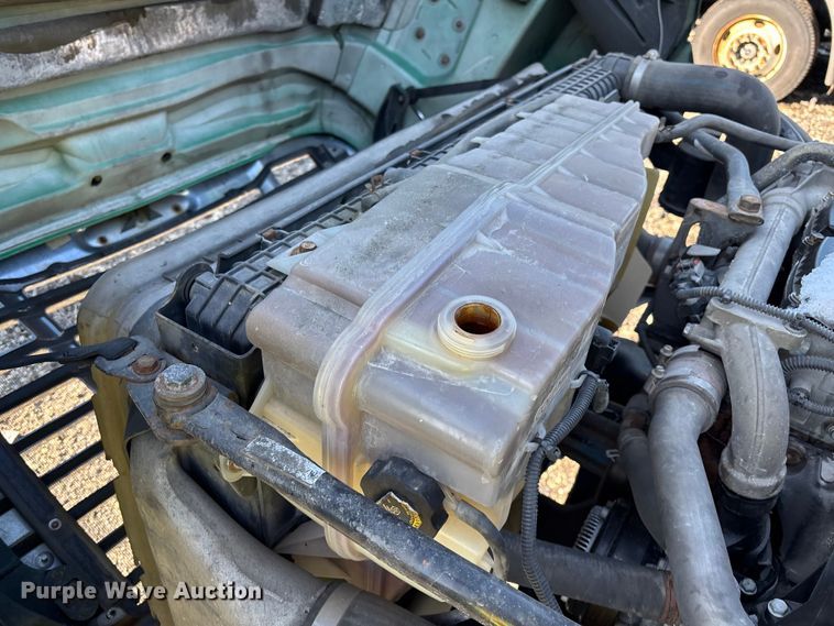 image for item YA2333 2017 Freightliner Cascadia 125 semi truck