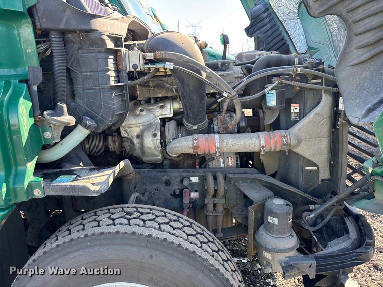 image for item YA2333 2017 Freightliner Cascadia 125 semi truck