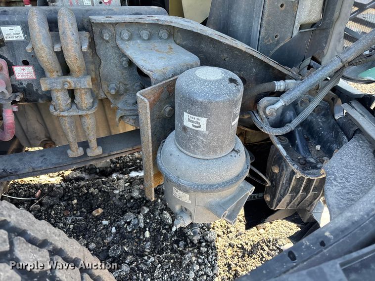 image for item YA2333 2017 Freightliner Cascadia 125 semi truck