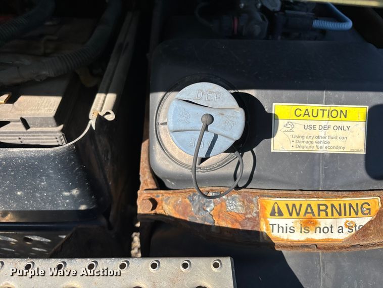 image for item YA2333 2017 Freightliner Cascadia 125 semi truck