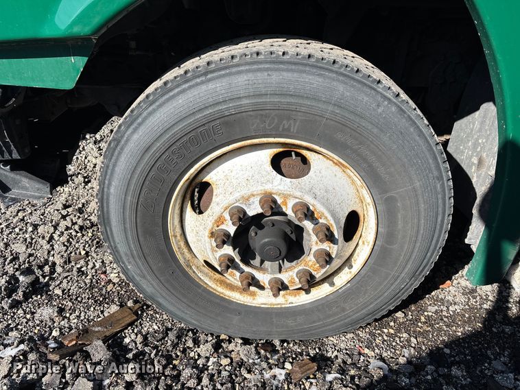 image for item YA2333 2017 Freightliner Cascadia 125 semi truck