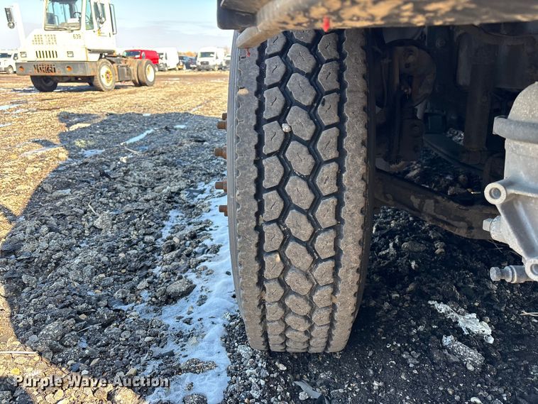 image for item YA2333 2017 Freightliner Cascadia 125 semi truck