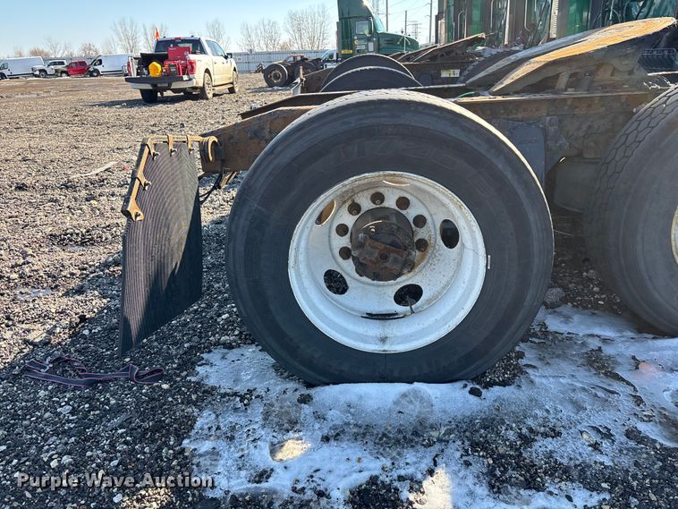 image for item YA2333 2017 Freightliner Cascadia 125 semi truck