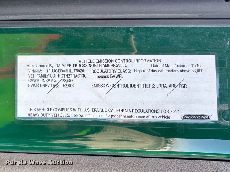 image for item YA2333 2017 Freightliner Cascadia 125 semi truck