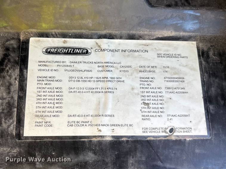 image for item YA2333 2017 Freightliner Cascadia 125 semi truck