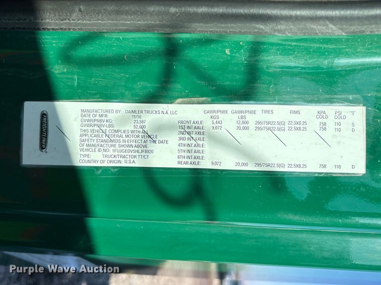 image for item YA2333 2017 Freightliner Cascadia 125 semi truck