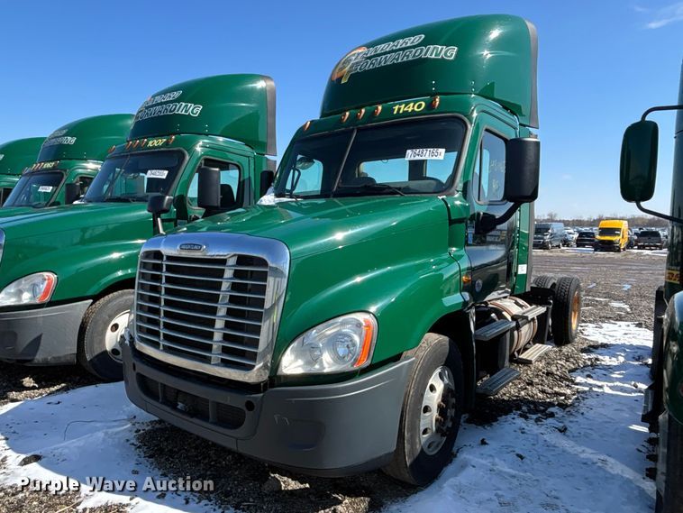 image for item YA2334 2017 Freightliner Cascadia 125 semi truck