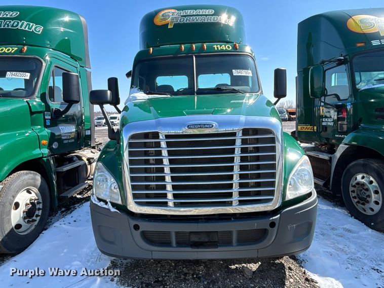 image for item YA2334 2017 Freightliner Cascadia 125 semi truck