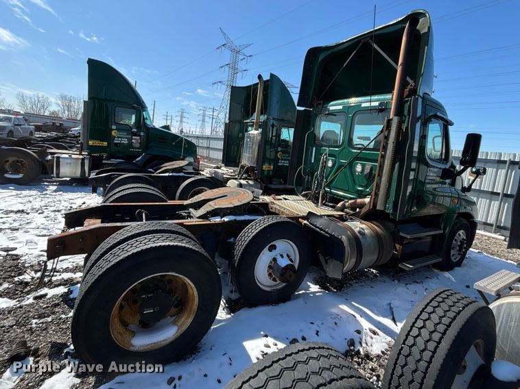 image for item YA2334 2017 Freightliner Cascadia 125 semi truck