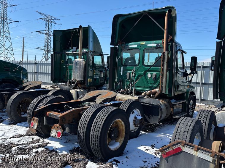 image for item YA2334 2017 Freightliner Cascadia 125 semi truck