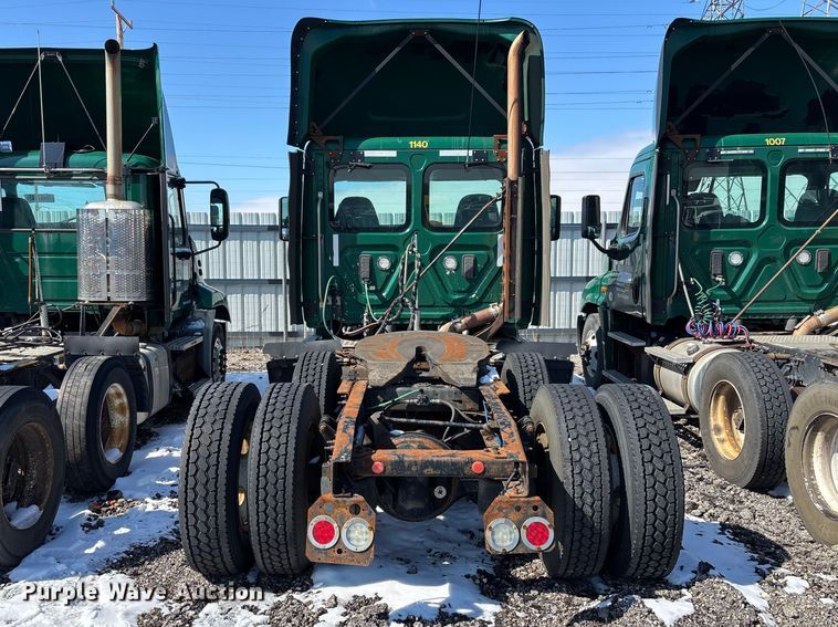 image for item YA2334 2017 Freightliner Cascadia 125 semi truck