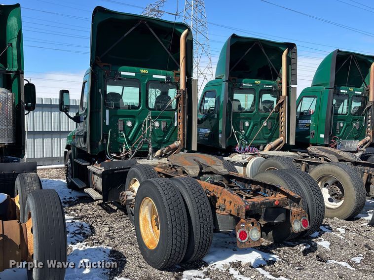 image for item YA2334 2017 Freightliner Cascadia 125 semi truck