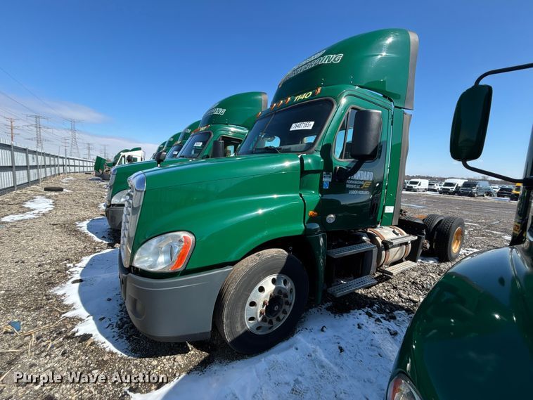 image for item YA2334 2017 Freightliner Cascadia 125 semi truck