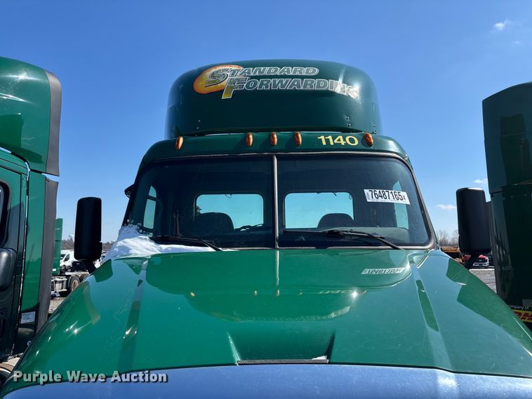 image for item YA2334 2017 Freightliner Cascadia 125 semi truck