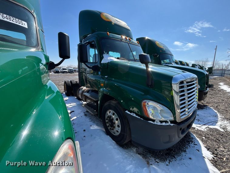 image for item YA2334 2017 Freightliner Cascadia 125 semi truck