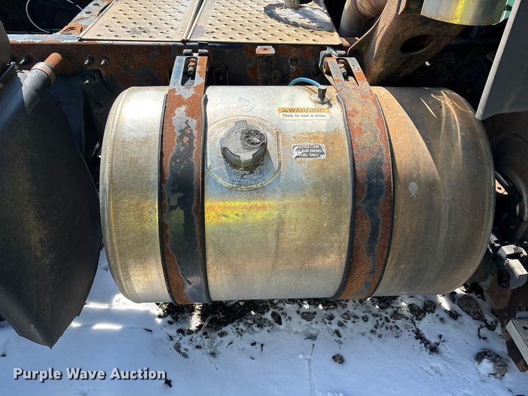 image for item YA2334 2017 Freightliner Cascadia 125 semi truck