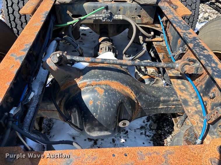 image for item YA2334 2017 Freightliner Cascadia 125 semi truck