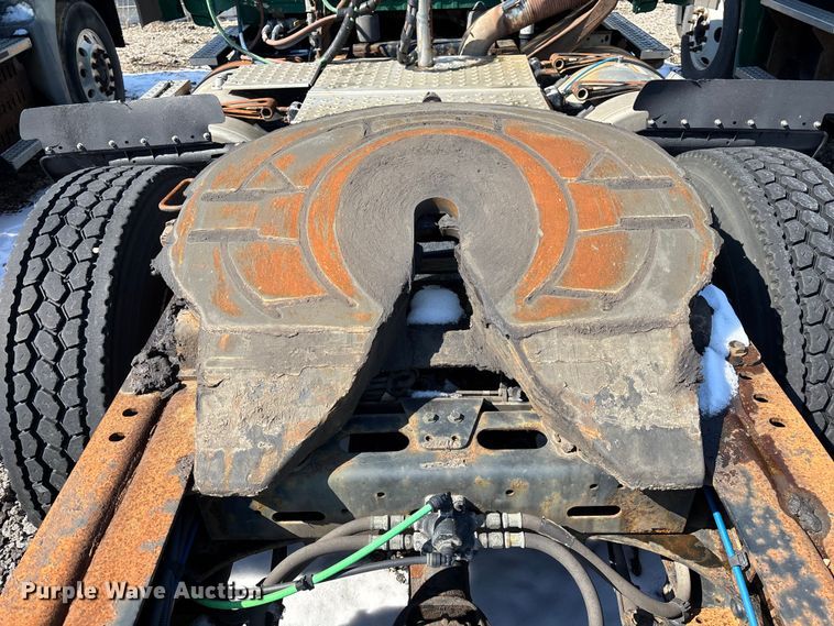 image for item YA2334 2017 Freightliner Cascadia 125 semi truck