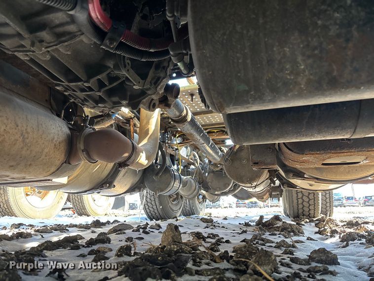 image for item YA2334 2017 Freightliner Cascadia 125 semi truck