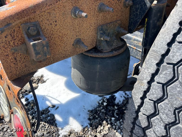 image for item YA2334 2017 Freightliner Cascadia 125 semi truck