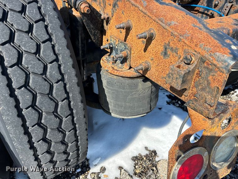 image for item YA2334 2017 Freightliner Cascadia 125 semi truck