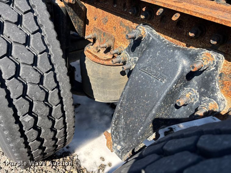 image for item YA2334 2017 Freightliner Cascadia 125 semi truck