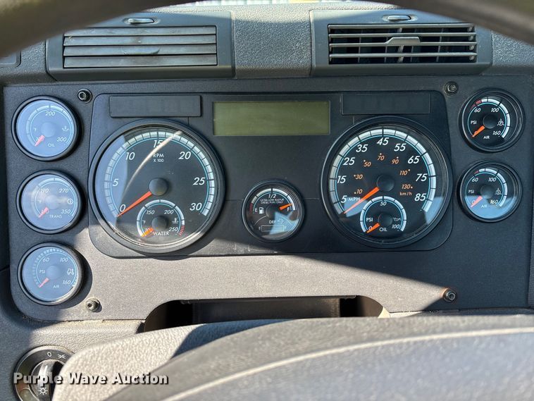 image for item YA2334 2017 Freightliner Cascadia 125 semi truck