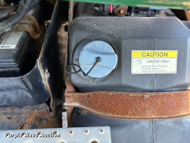 image for item YA2334 2017 Freightliner Cascadia 125 semi truck