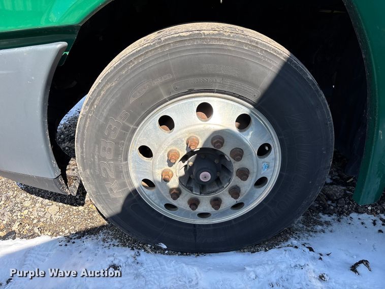 image for item YA2334 2017 Freightliner Cascadia 125 semi truck