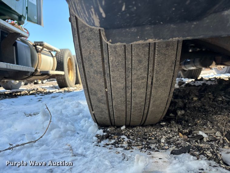 image for item YA2334 2017 Freightliner Cascadia 125 semi truck