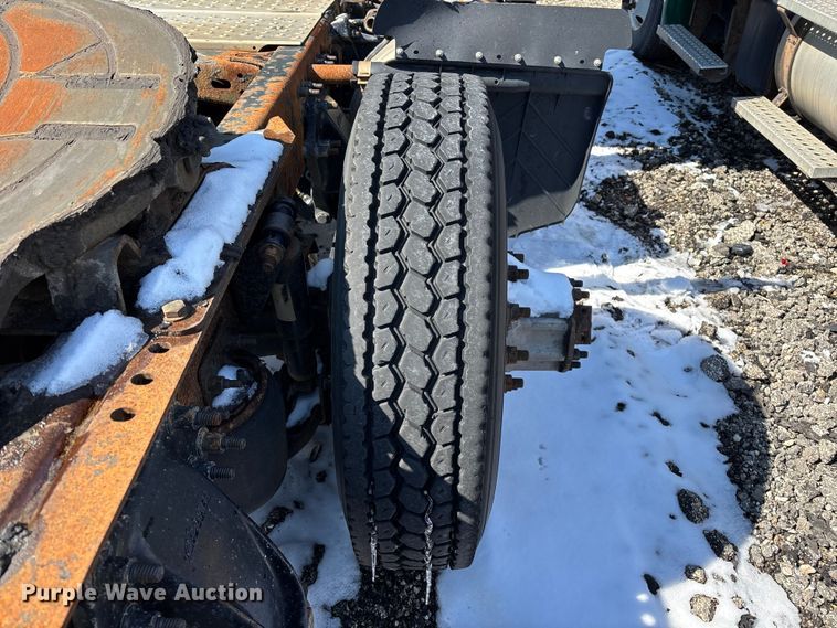 image for item YA2334 2017 Freightliner Cascadia 125 semi truck