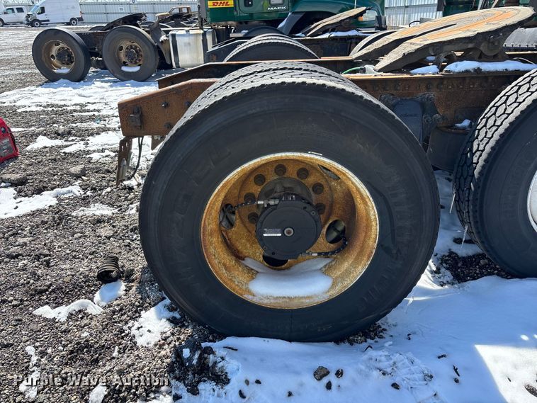 image for item YA2334 2017 Freightliner Cascadia 125 semi truck