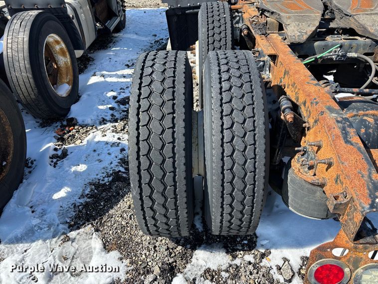 image for item YA2334 2017 Freightliner Cascadia 125 semi truck