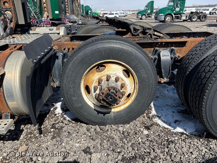 image for item YA2334 2017 Freightliner Cascadia 125 semi truck