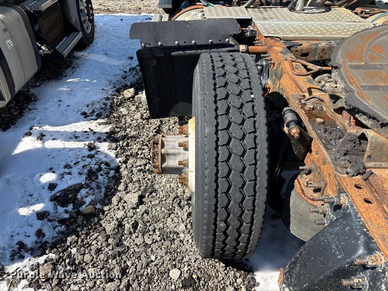 image for item YA2334 2017 Freightliner Cascadia 125 semi truck