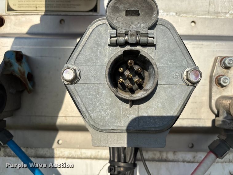 image for item YA2335 2013 Strick dry van trailer