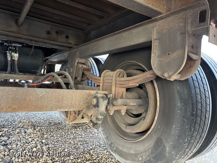 image for item YA2335 2013 Strick dry van trailer