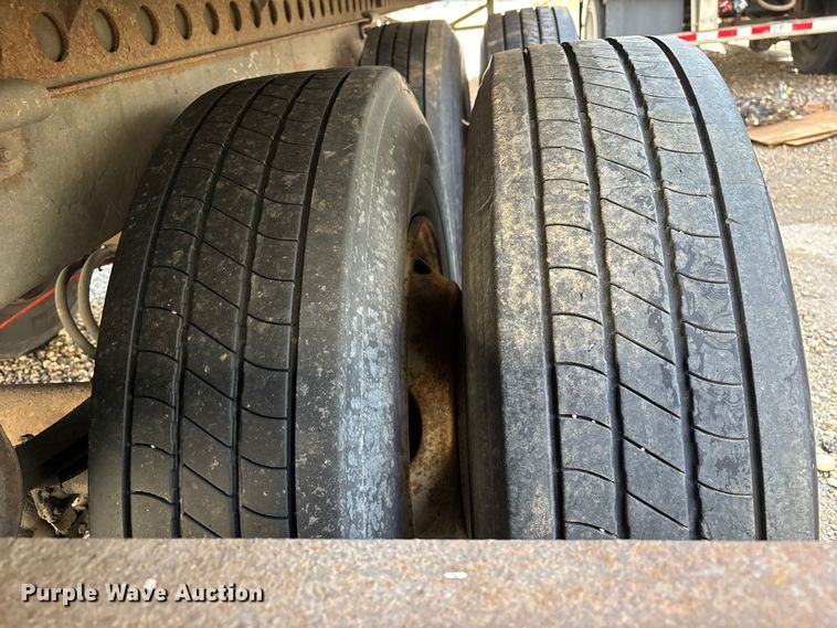 image for item YA2335 2013 Strick dry van trailer