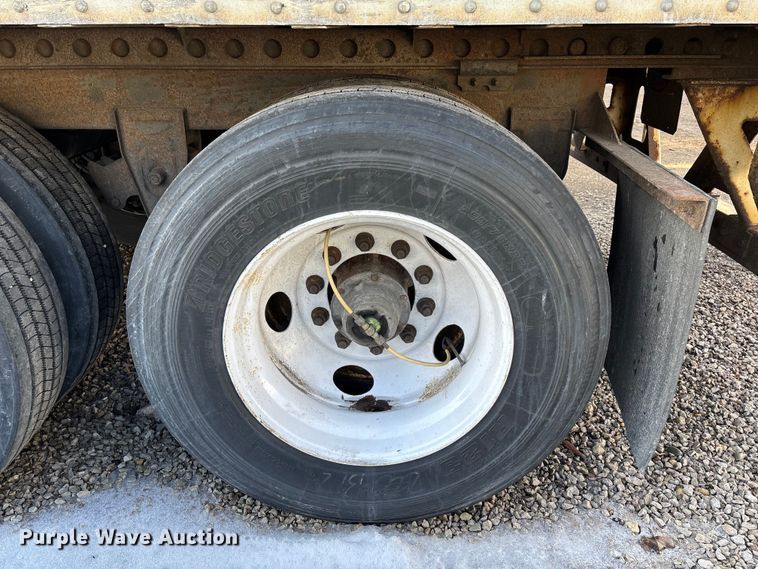 image for item YA2335 2013 Strick dry van trailer