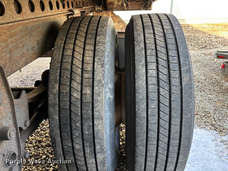 image for item YA2335 2013 Strick dry van trailer