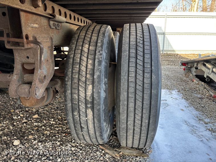 image for item YA2335 2013 Strick dry van trailer