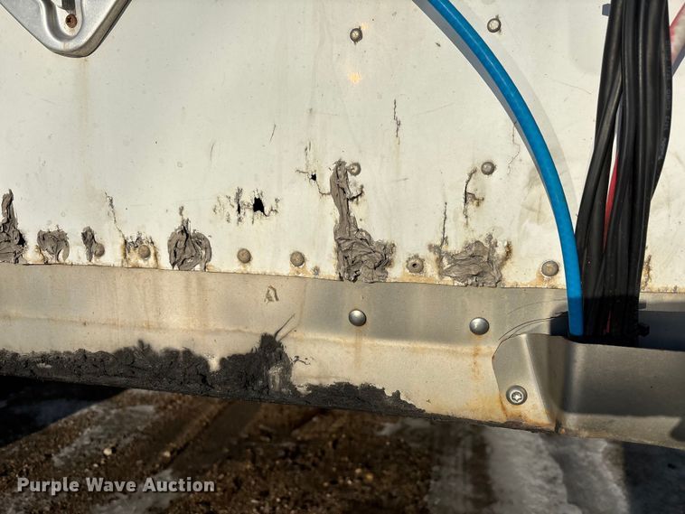 image for item YA2337 2013 Strick dry van trailer