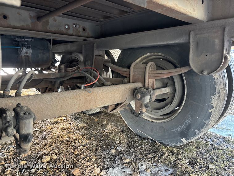 image for item YA2337 2013 Strick dry van trailer