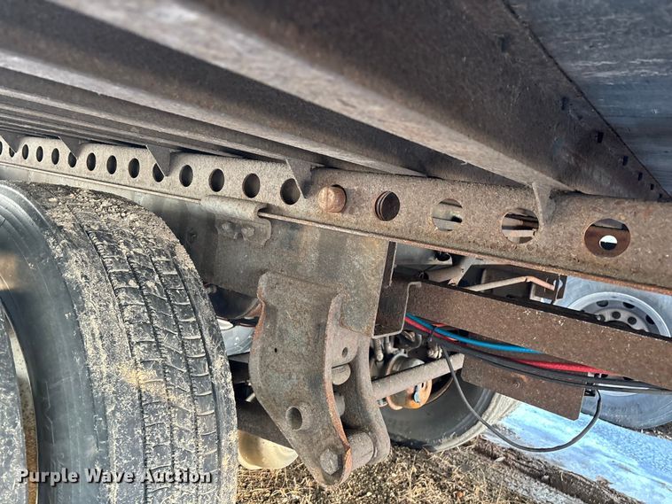 image for item YA2337 2013 Strick dry van trailer