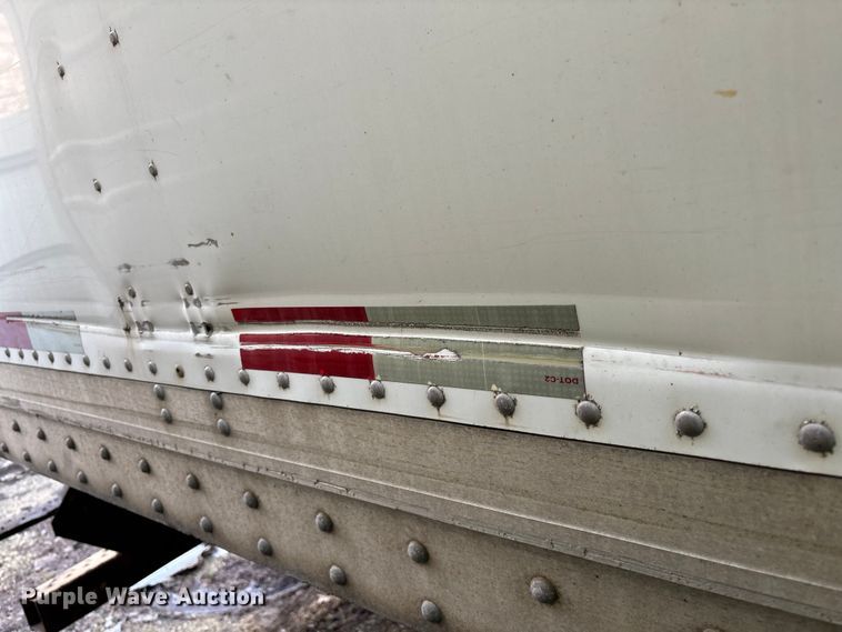 image for item YA2338 2013 Strick Strick dry van trailer