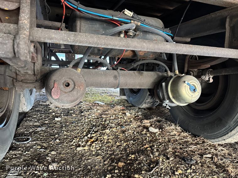 image for item YA2338 2013 Strick Strick dry van trailer