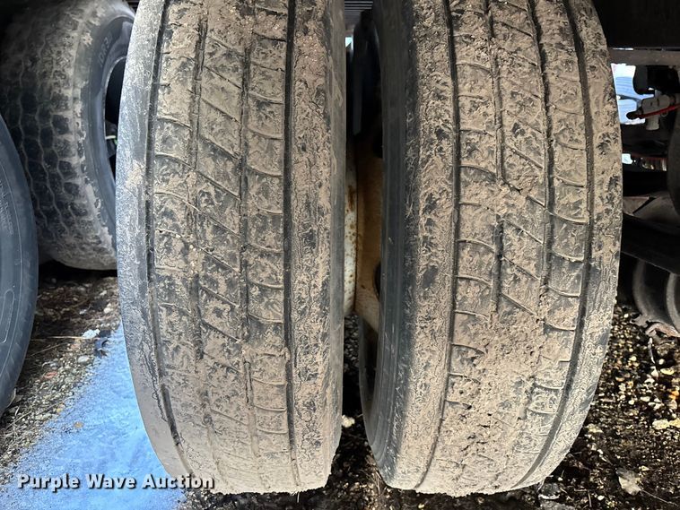 image for item YA2338 2013 Strick Strick dry van trailer