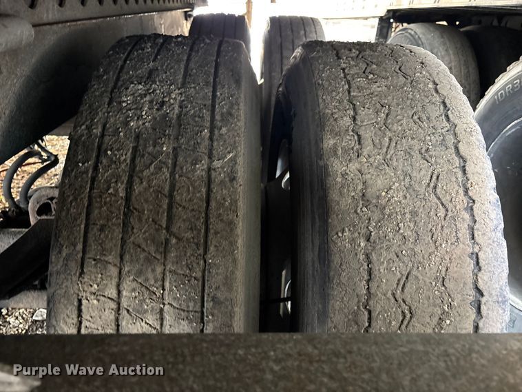 image for item YA2338 2013 Strick Strick dry van trailer