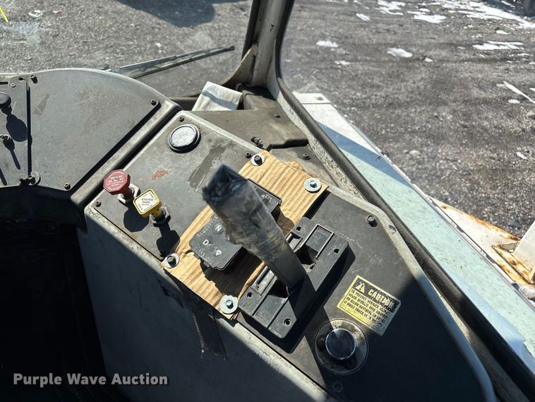 image for item YA2340 2009 Kalmar 4x2 yard truck